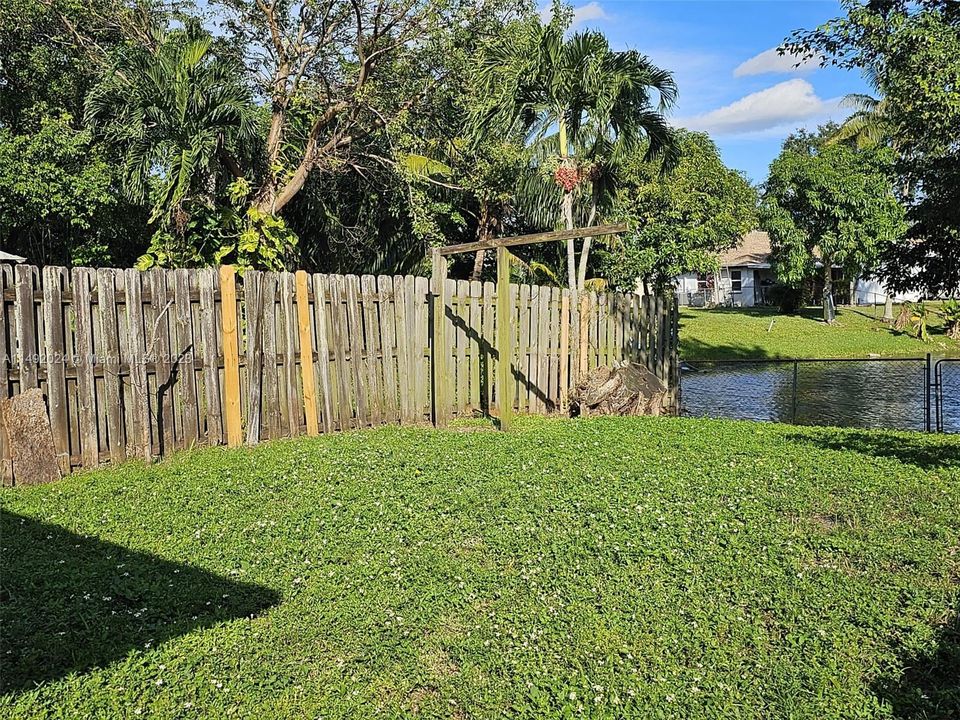 Recently Sold: $368,000 (4 beds, 2 baths, 1150 Square Feet)