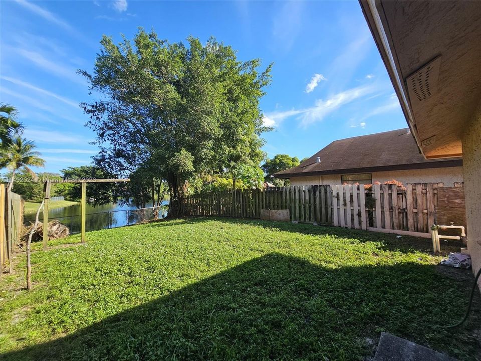 Recently Sold: $368,000 (4 beds, 2 baths, 1150 Square Feet)