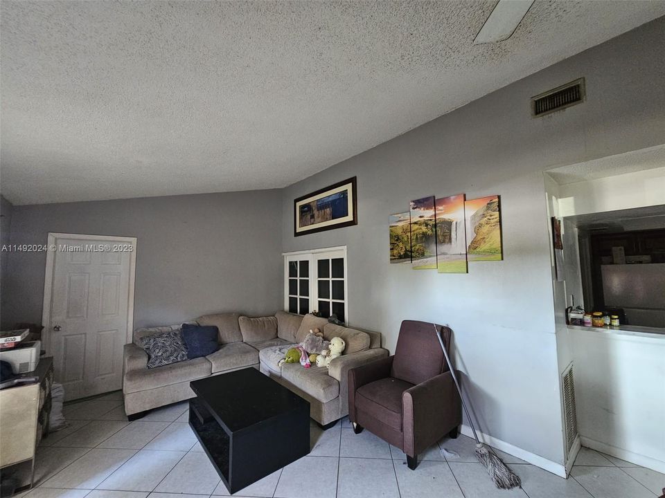 Recently Sold: $368,000 (4 beds, 2 baths, 1150 Square Feet)