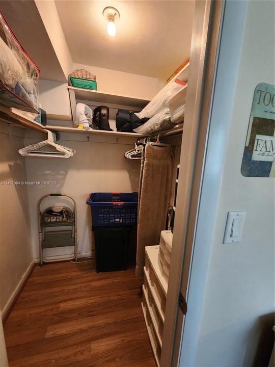 Bedroom Walk In Closet