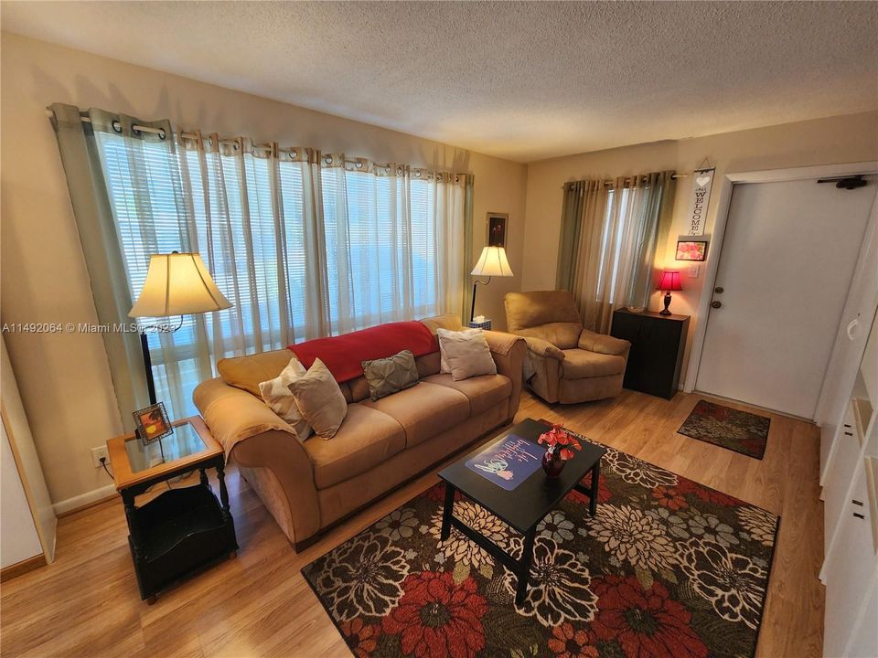 Recently Sold: $199,900 (1 beds, 1 baths, 475 Square Feet)