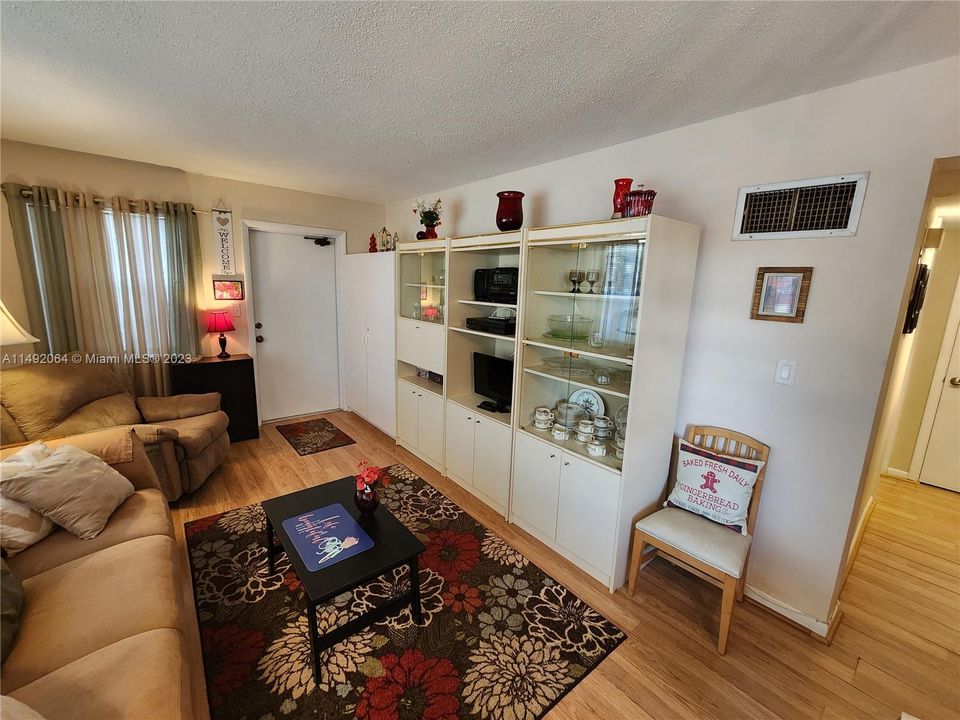 Recently Sold: $199,900 (1 beds, 1 baths, 475 Square Feet)