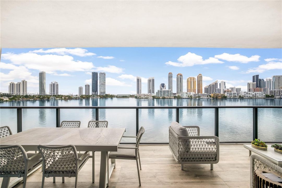 Недавно продано: $3,410,000 (3 спален, 4 ванн, 2626 Квадратных фут)