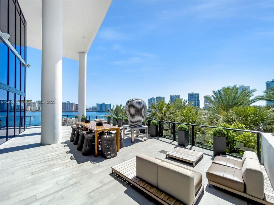 Недавно продано: $3,410,000 (3 спален, 4 ванн, 2626 Квадратных фут)