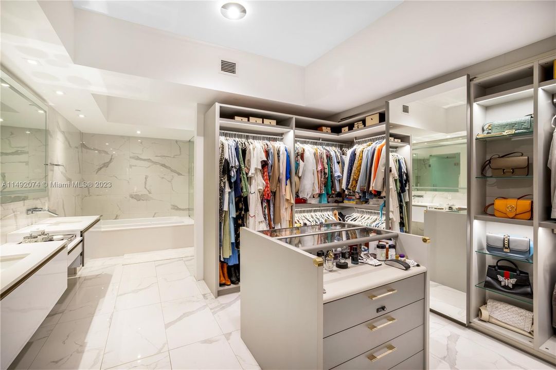 Недавно продано: $3,410,000 (3 спален, 4 ванн, 2626 Квадратных фут)