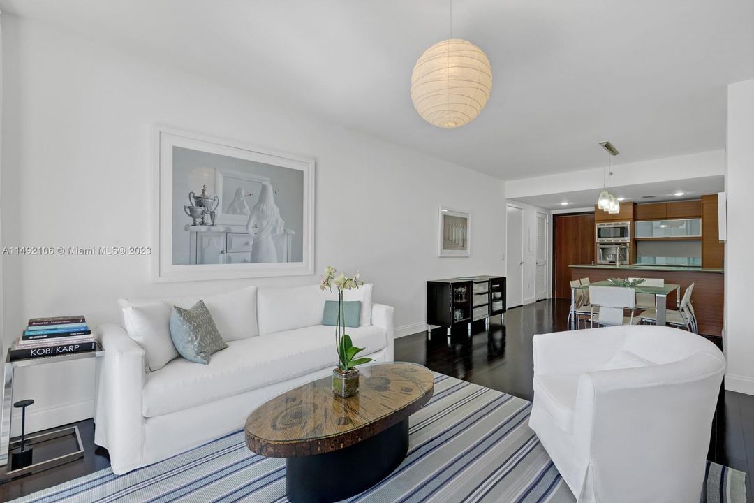 For Sale: $950,000 (1 beds, 1 baths, 833 Square Feet)