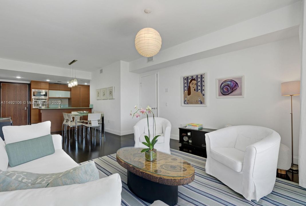 For Sale: $950,000 (1 beds, 1 baths, 833 Square Feet)