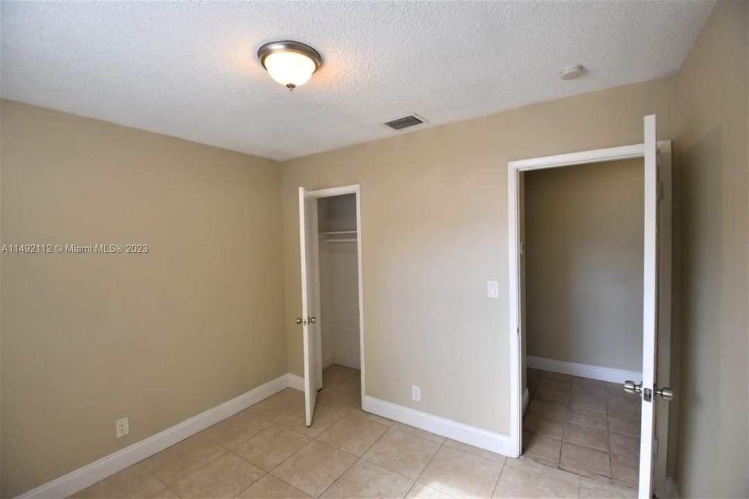 Recently Rented: $2,190 (3 beds, 2 baths, 950 Square Feet)