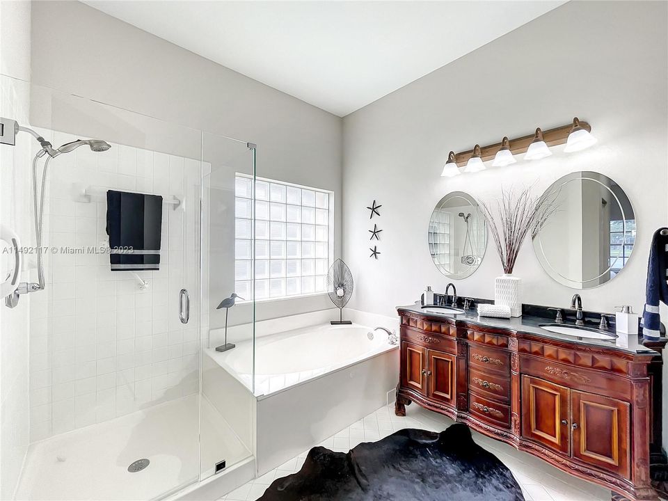 Recently Sold: $810,000 (4 beds, 2 baths, 1861 Square Feet)