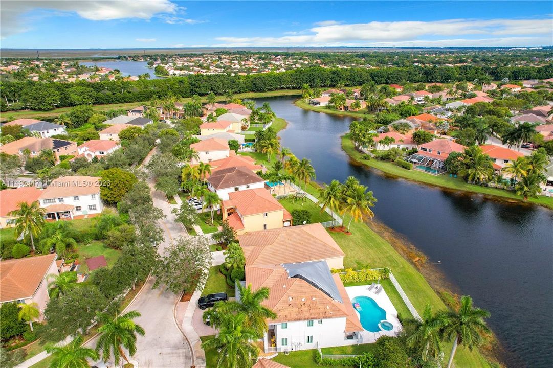 Recently Sold: $810,000 (4 beds, 2 baths, 1861 Square Feet)