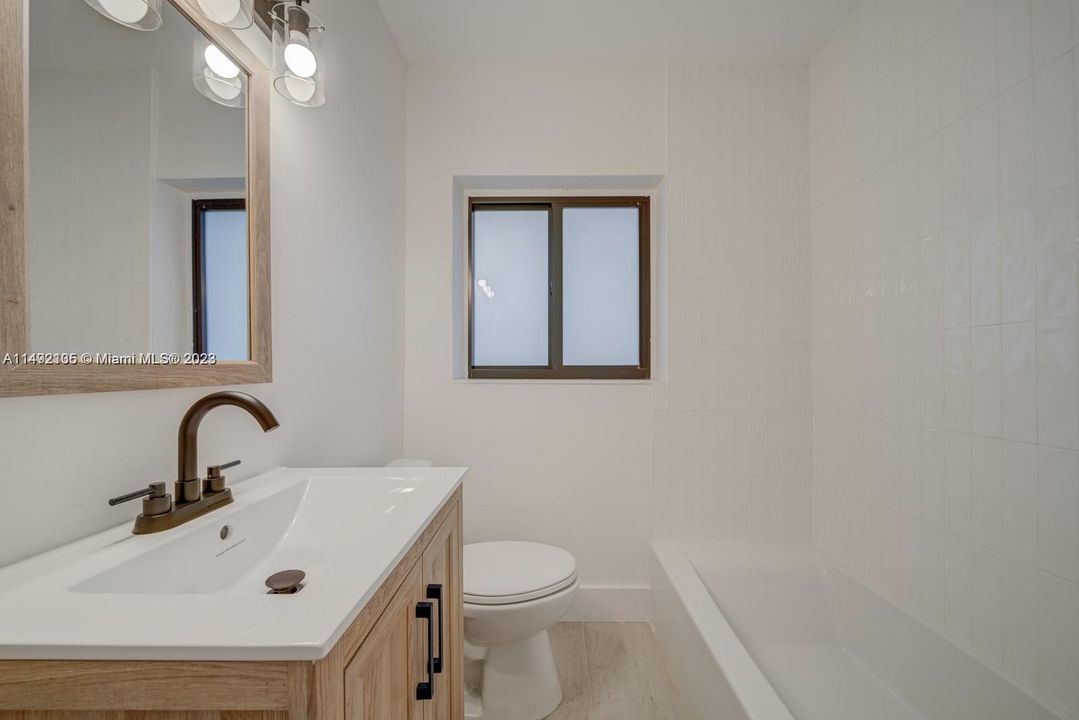 Recently Sold: $695,000 (2 beds, 1 baths, 1114 Square Feet)