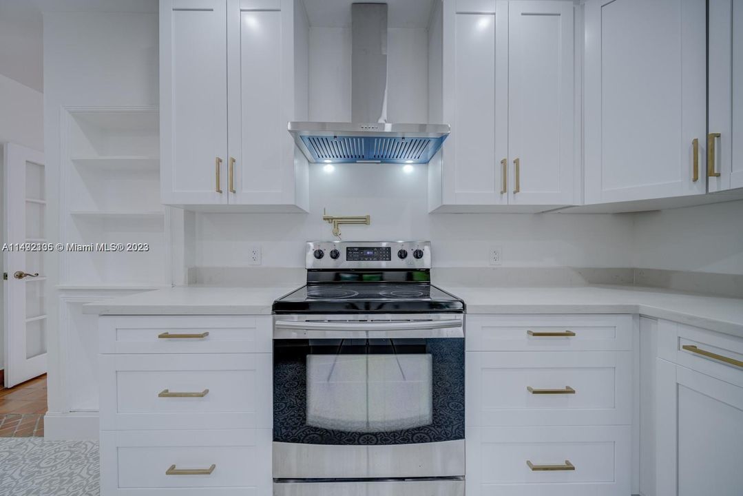 Recently Sold: $695,000 (2 beds, 1 baths, 1114 Square Feet)