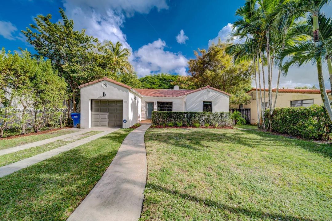 Recently Sold: $695,000 (2 beds, 1 baths, 1114 Square Feet)