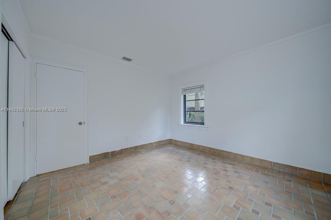 Recently Sold: $695,000 (2 beds, 1 baths, 1114 Square Feet)