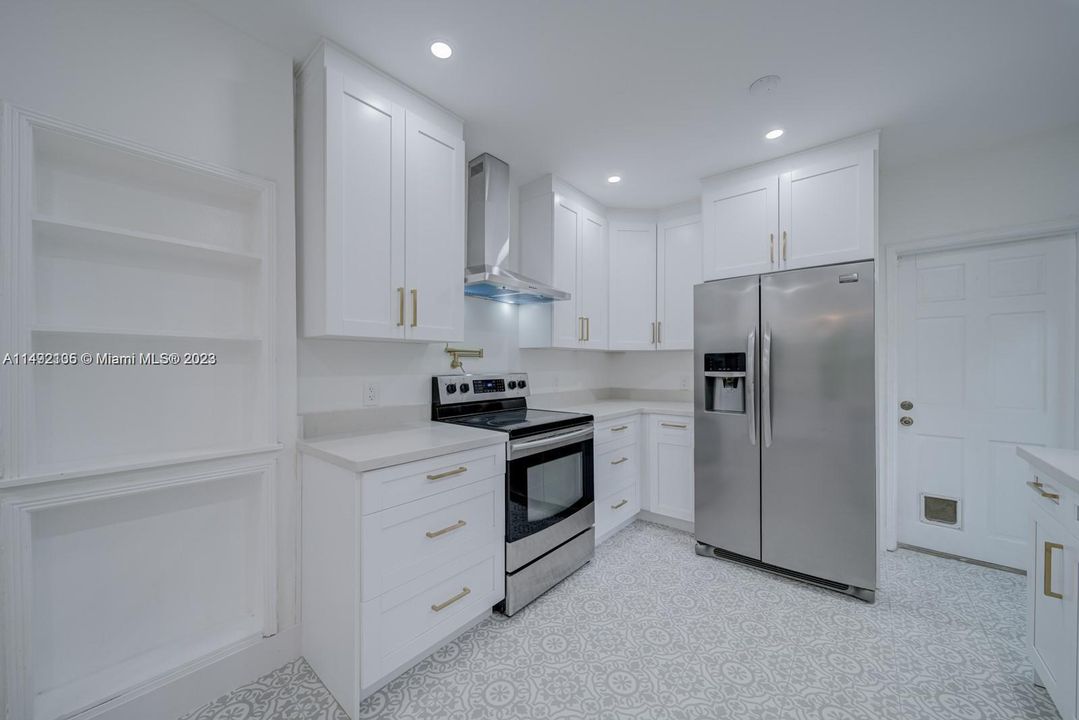 Recently Sold: $695,000 (2 beds, 1 baths, 1114 Square Feet)