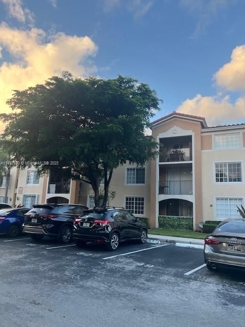 Recently Sold: $235,000 (1 beds, 1 baths, 700 Square Feet)