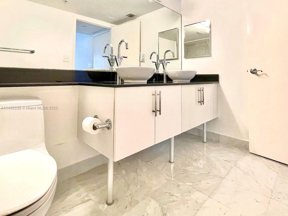 Vendido Recientemente: $627,000 (2 camas, 2 baños, 1051 Pies cuadrados)