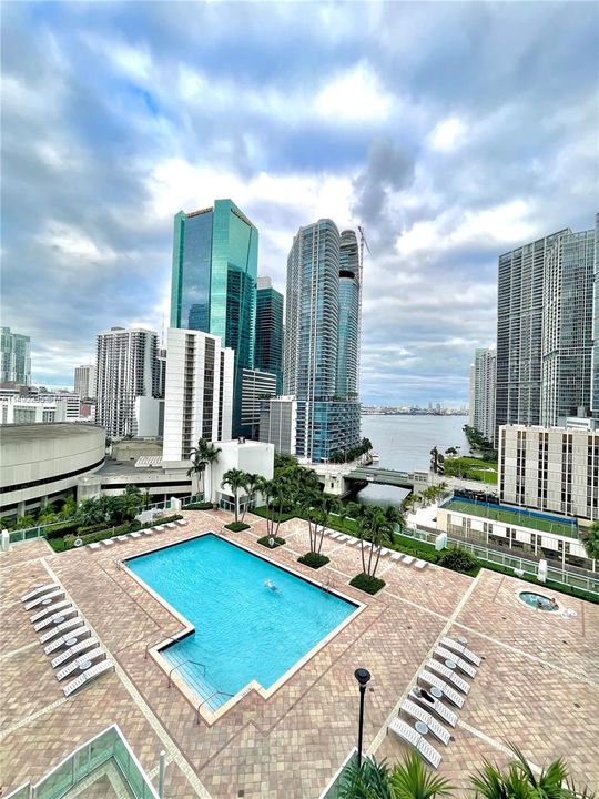 Vendido Recientemente: $627,000 (2 camas, 2 baños, 1051 Pies cuadrados)