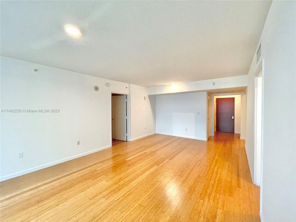 Vendido Recientemente: $627,000 (2 camas, 2 baños, 1051 Pies cuadrados)