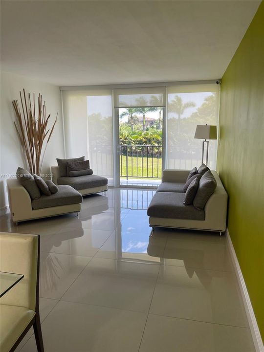 Recientemente alquilado: $2,600 (2 camas, 2 baños, 1026 Pies cuadrados)