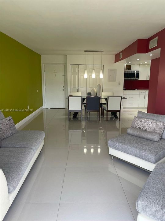 Recientemente alquilado: $2,600 (2 camas, 2 baños, 1026 Pies cuadrados)