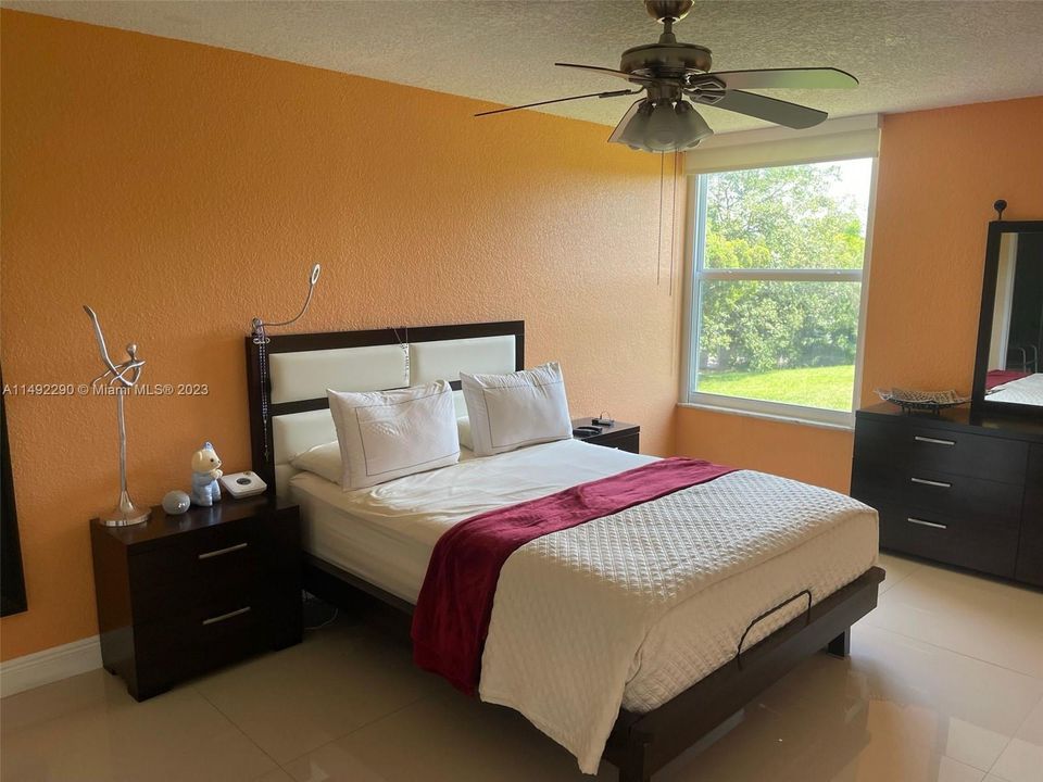 Recientemente alquilado: $2,600 (2 camas, 2 baños, 1026 Pies cuadrados)