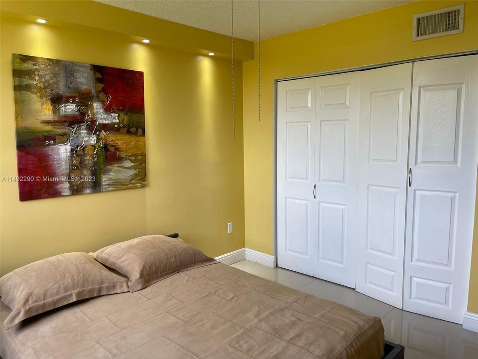 Recientemente alquilado: $2,600 (2 camas, 2 baños, 1026 Pies cuadrados)