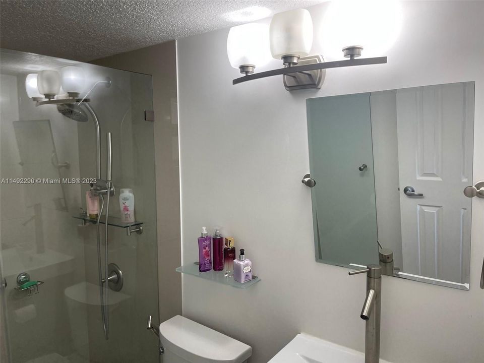 Recientemente alquilado: $2,600 (2 camas, 2 baños, 1026 Pies cuadrados)