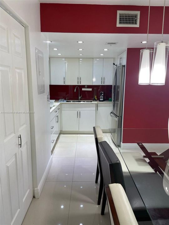 Recientemente alquilado: $2,600 (2 camas, 2 baños, 1026 Pies cuadrados)