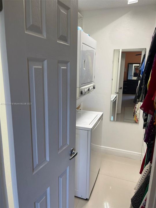 Recientemente alquilado: $2,600 (2 camas, 2 baños, 1026 Pies cuadrados)