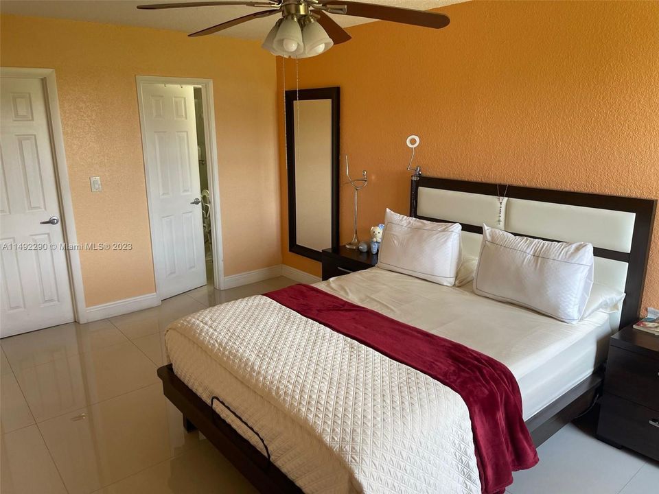 Recientemente alquilado: $2,600 (2 camas, 2 baños, 1026 Pies cuadrados)