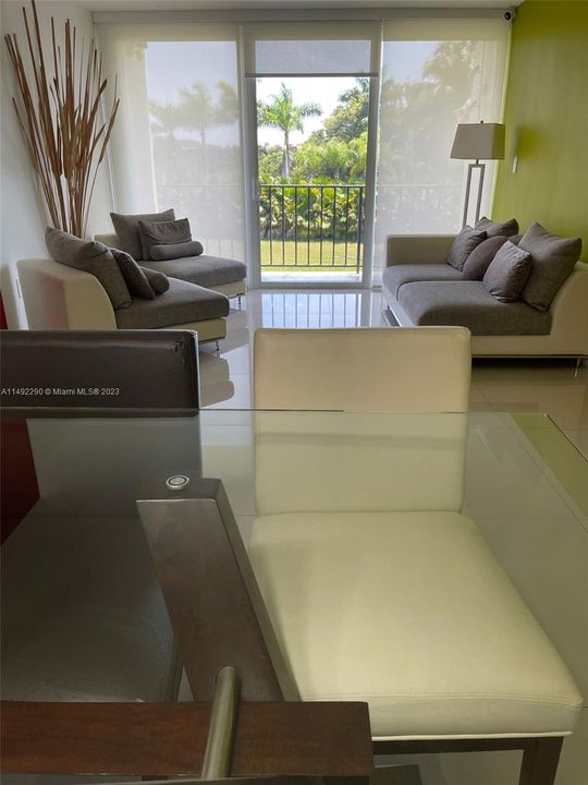 Recientemente alquilado: $2,600 (2 camas, 2 baños, 1026 Pies cuadrados)