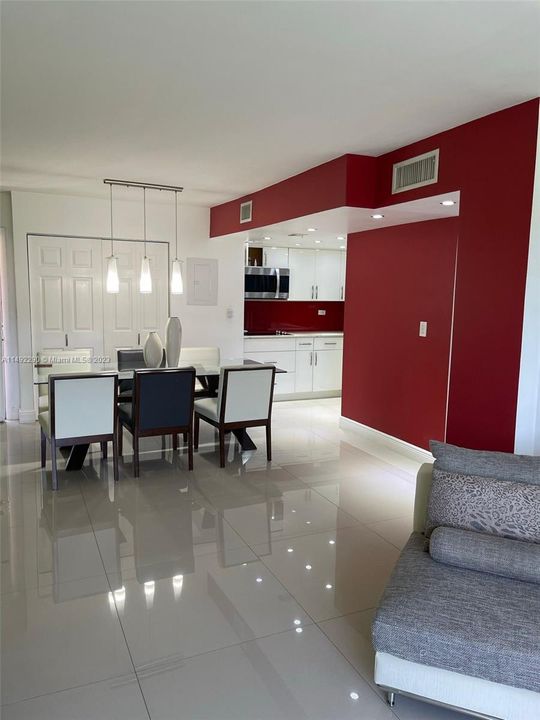 Recientemente alquilado: $2,600 (2 camas, 2 baños, 1026 Pies cuadrados)