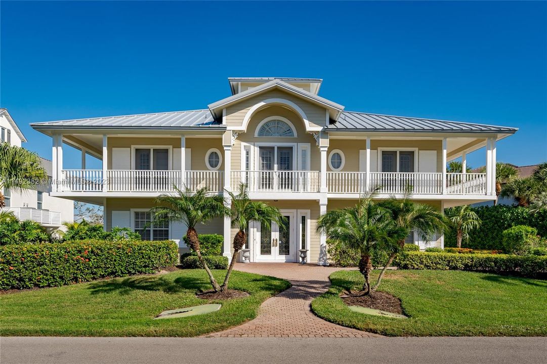 Recently Sold: $2,495,000 (4 beds, 4 baths, 3132 Square Feet)