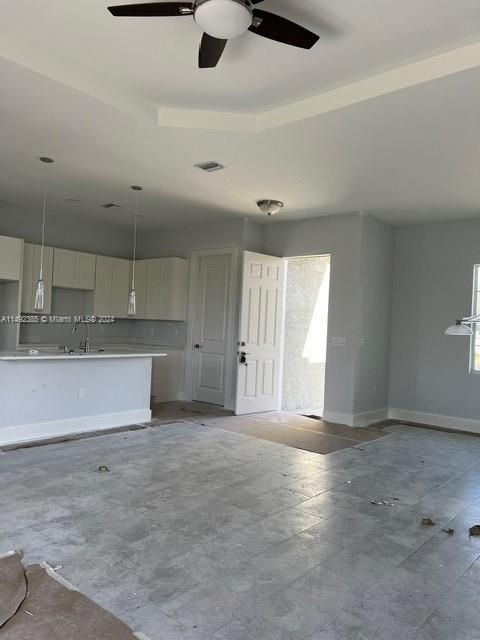 Active With Contract: $330,000 (3 beds, 2 baths, 1439 Square Feet)