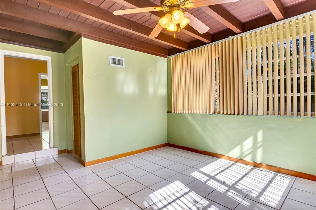 最近售出: $569,000 (2 贝兹, 2 浴室, 1343 平方英尺)