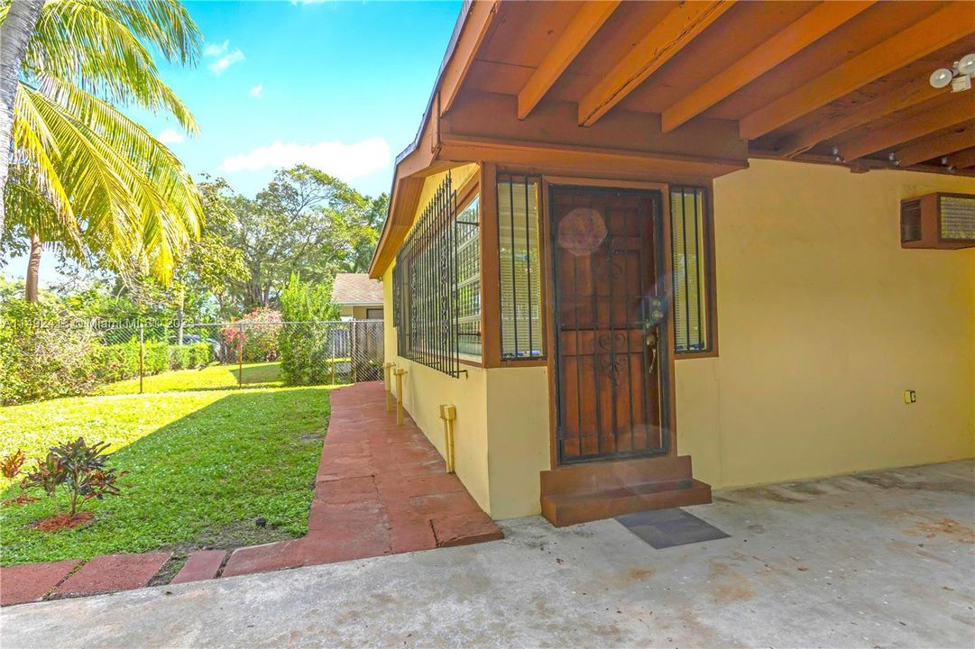 最近售出: $569,000 (2 贝兹, 2 浴室, 1343 平方英尺)