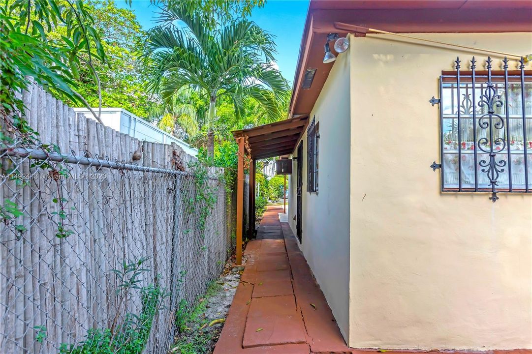 最近售出: $569,000 (2 贝兹, 2 浴室, 1343 平方英尺)