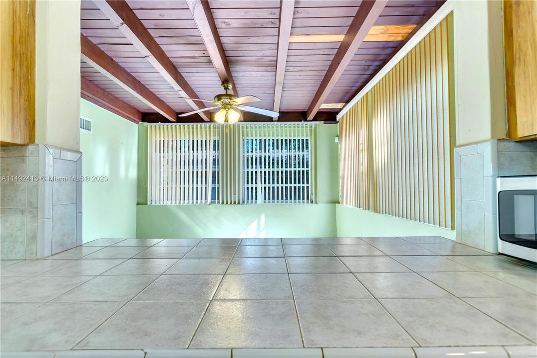 最近售出: $569,000 (2 贝兹, 2 浴室, 1343 平方英尺)