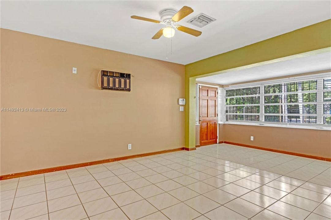 最近售出: $569,000 (2 贝兹, 2 浴室, 1343 平方英尺)