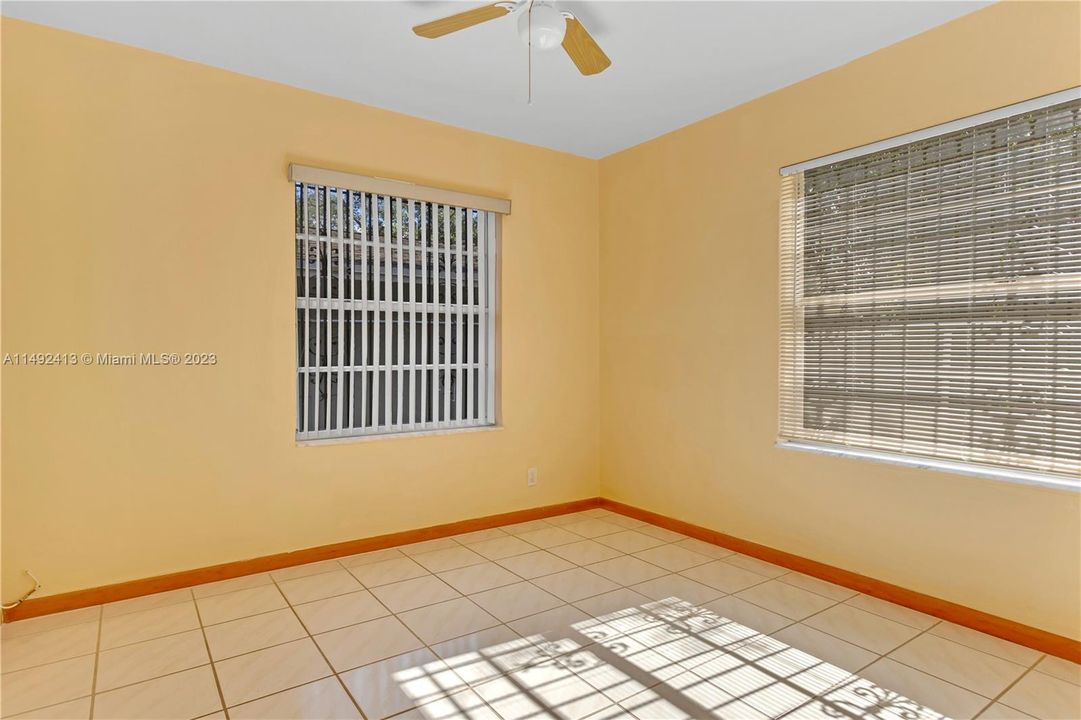 最近售出: $569,000 (2 贝兹, 2 浴室, 1343 平方英尺)