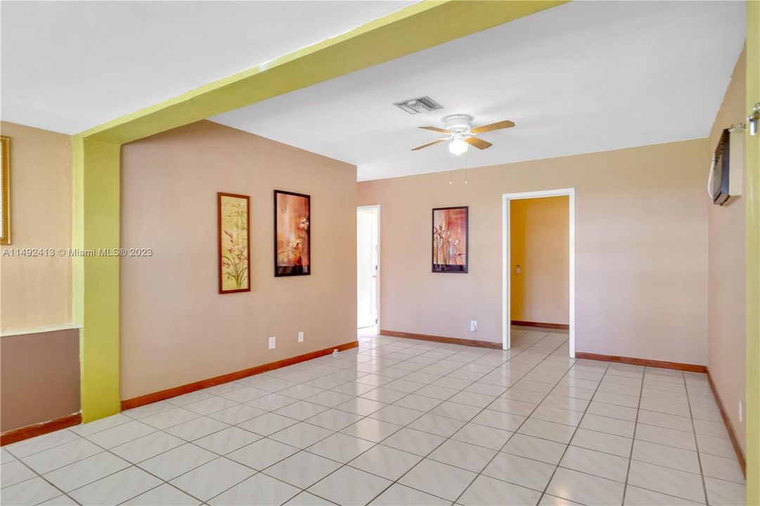 最近售出: $569,000 (2 贝兹, 2 浴室, 1343 平方英尺)