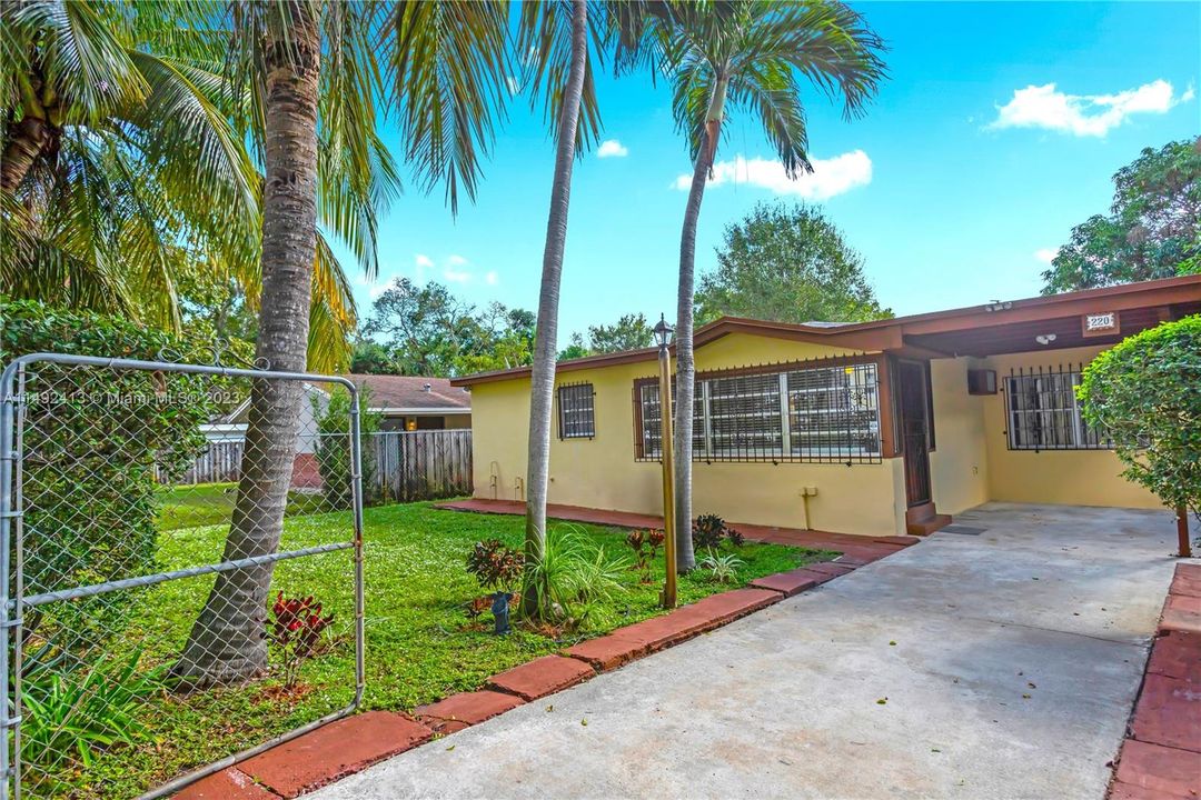 最近售出: $569,000 (2 贝兹, 2 浴室, 1343 平方英尺)