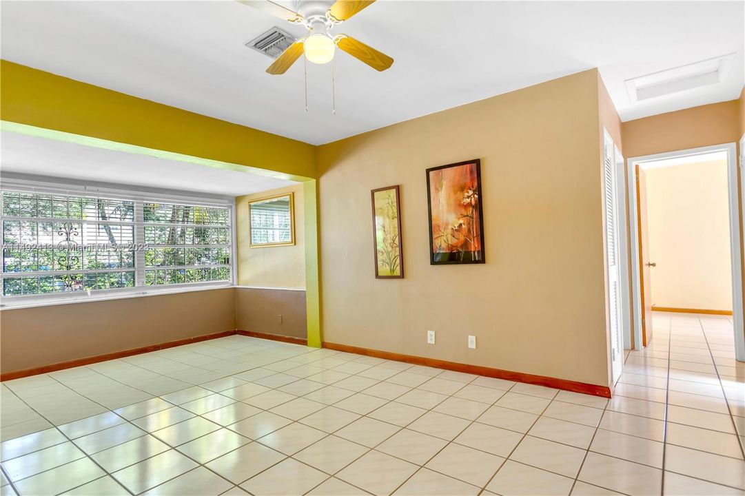 最近售出: $569,000 (2 贝兹, 2 浴室, 1343 平方英尺)