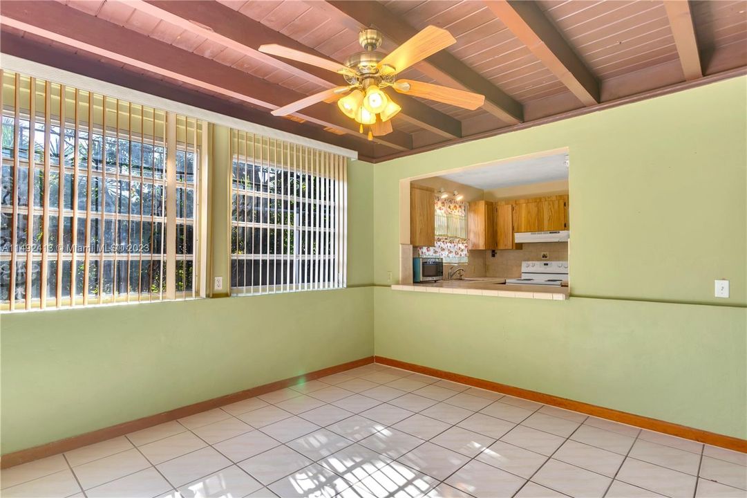 最近售出: $569,000 (2 贝兹, 2 浴室, 1343 平方英尺)