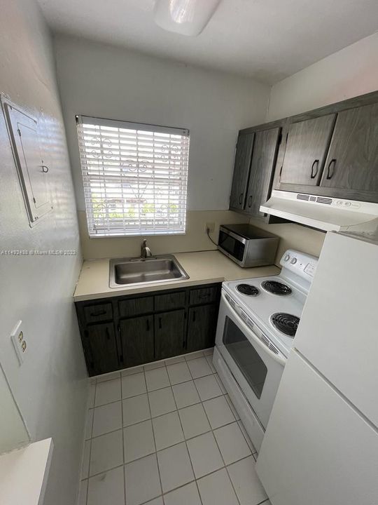 For Sale: $204,000 (1 beds, 1 baths, 560 Square Feet)