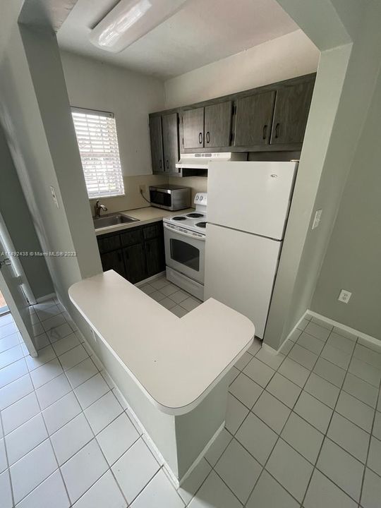 For Sale: $204,000 (1 beds, 1 baths, 560 Square Feet)