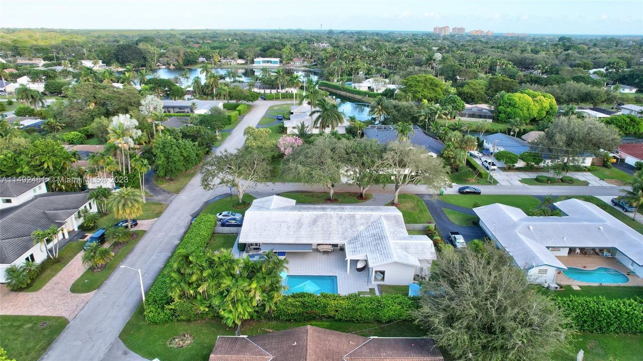 Недавно продано: $1,800,000 (5 спален, 3 ванн, 2658 Квадратных фут)