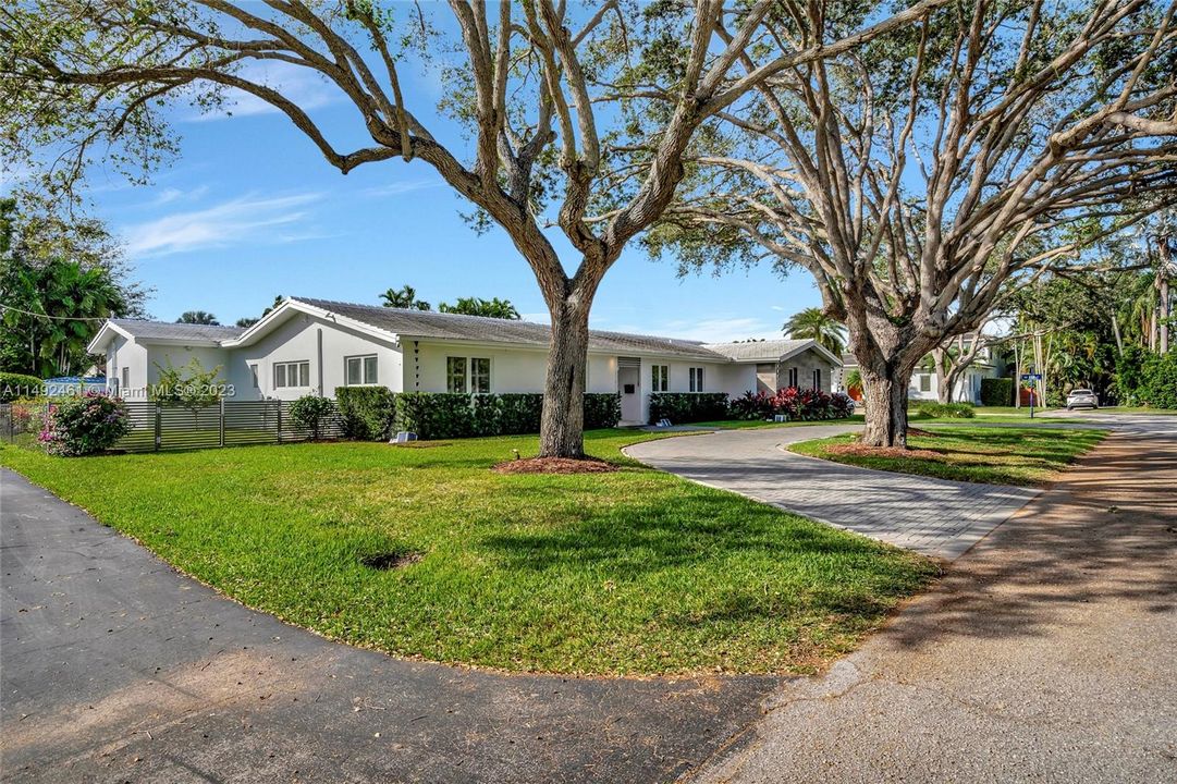 Недавно продано: $1,800,000 (5 спален, 3 ванн, 2658 Квадратных фут)