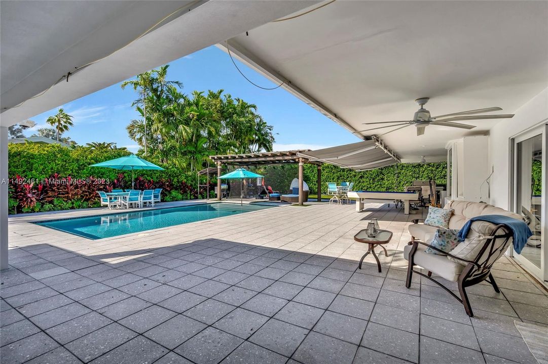 Недавно продано: $1,800,000 (5 спален, 3 ванн, 2658 Квадратных фут)